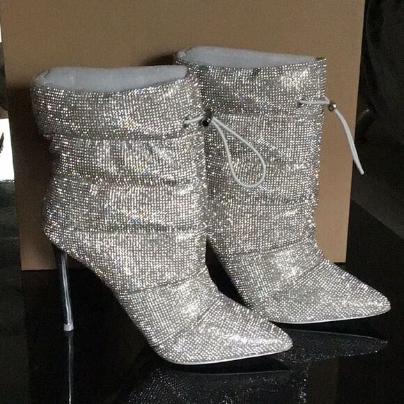 Steve Madden Shoes - NWT Steve Madden Rhinestone crystal pointed toe 6‎